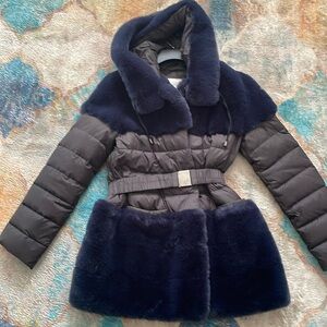 Belle Fare premium faux fur collection Navy jacket sz medium excellent condition